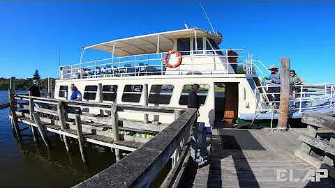 AUSTRALIA, NELSON (VICTORIA)  -   CRUISING GLENELG...