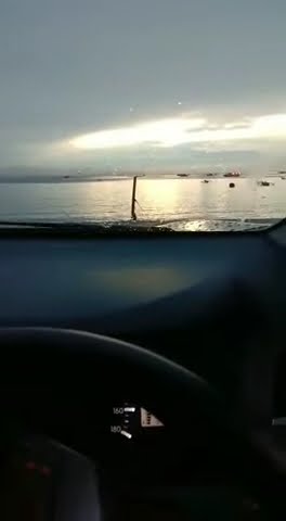 Story' WA IG nyetir mobil Avanza diwaktu pagi hari di pantai Pangandaran awal tahun 2021