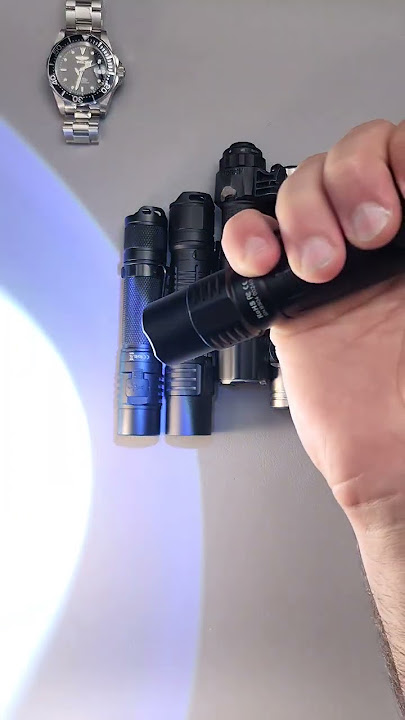 What is a tactical/defensive flashlight?? (2 features it MUST HAVE!)