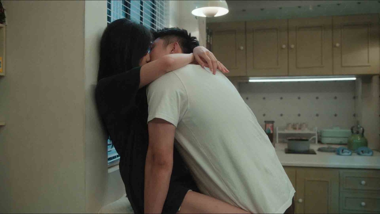 ❄【MOVIE】灰姑娘和帥小伙子開啟同居甜蜜生活，從廚房吻到臥室，太甜了！ #好看中国电视剧 #爱情