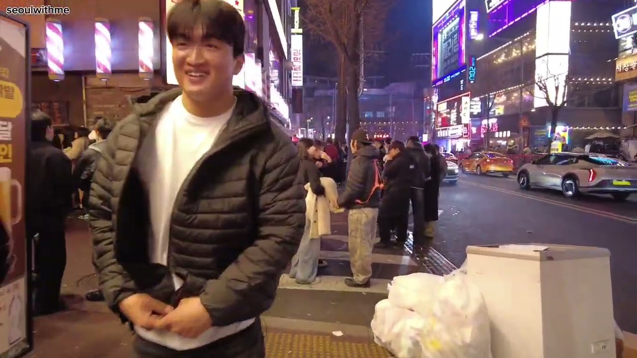 Quick night stroll in Hongdae ✨ 홍대에서의 짧은 밤 산책 ✨  #seoulnightview #seoultravel #seoul #hongdae 