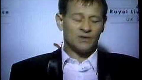 Alex Higgins comments on referee Street.