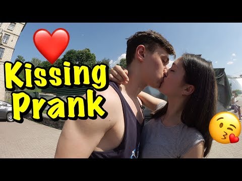 Kissing Prank: ПОЦЕЛУЙ С НЕЗНАКОМКОЙ  РАЗВОД НА ПОЦЕЛУЙ #19