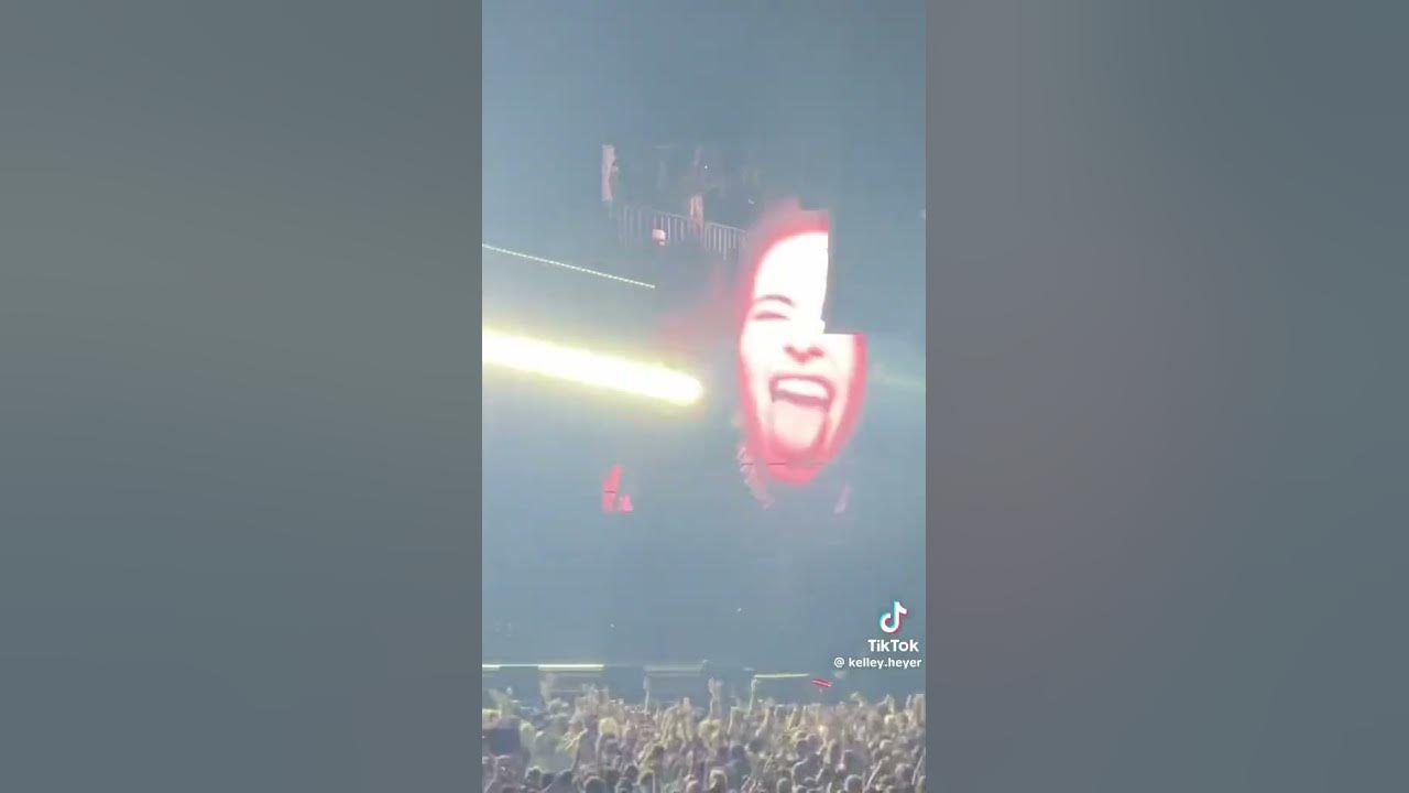 Big screen POV Apple dance 🍏 #charlixcx #brat #sweat tour                Song: Apple by Charlixcx
