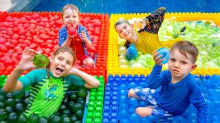 🌈 THE FUNNIEST WATER BALLOON BATTLE! screenshot 2