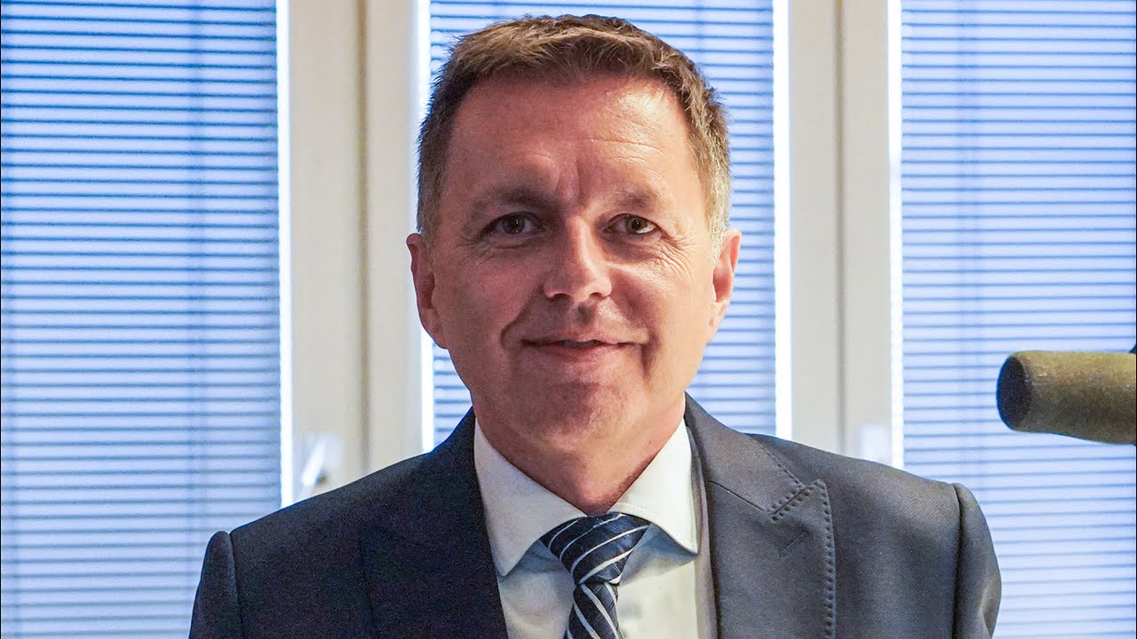 Peter Kažimír - Aj napriek kríze míňame veľa peňazí