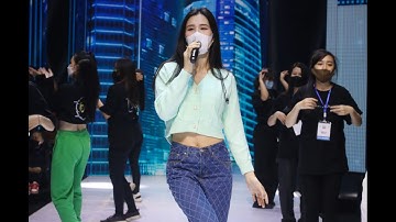 Đông Nhi hát SÀI GÒN ĐẸP LẮM, khoe vòng eo sau khi sinh con