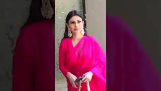 Mouni Roy Shoumona And Others At Designer Anuradha Khurana Home For Ganpati Darshan