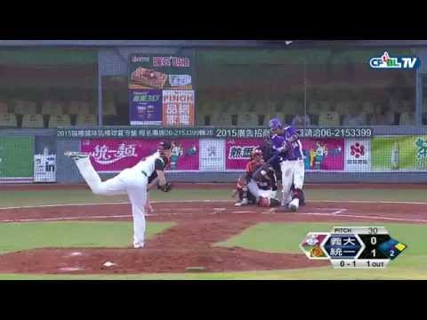 04/26 義大 vs 統一  二局上，林瑋恩打出游擊方向雙殺打