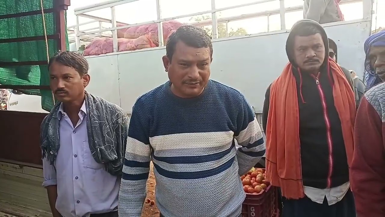 # Aaj munga bhindi mahanga aur tamatar hua Hai sasta aur aage dekhiae sabji ka rate gandai Mandi me 