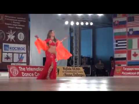 Узбекская песня Танец живота в красном Сурнай Лазги