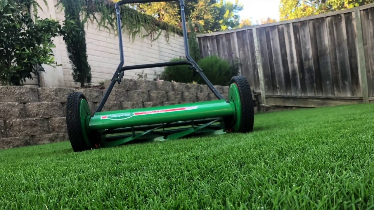 Manual Reel Mower | Scotts Classic 20 Reel Mower - YouTube