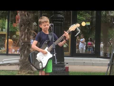Лев 8 лет В. Цой