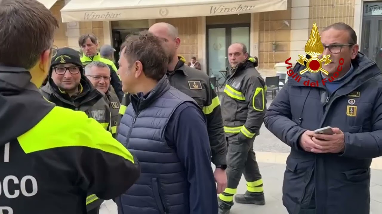NISCEMI (CL) - RECUPERATA CROCE CADUTA DOPO FRANA: INTERVENTO VIGILI DEL FUOCO E POLIZIA DI STATO