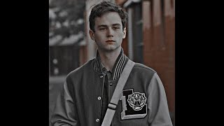 Justin Foley Trama 13 Reasons Why