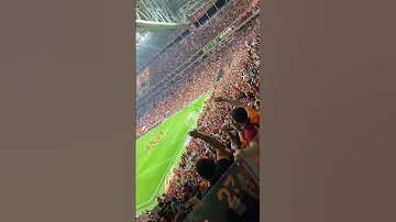 BÜYÜK GALATASARAY TARAFTARLARI HAYDİ SÖYLE 