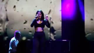 Video thumbnail of "Jessie J  - Who you are (Live, WE Day UK)"