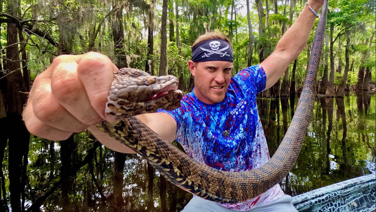 Snake Catch n’ Cook! Biggest swamp snake I’ve ever caught!!