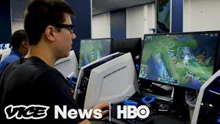 This College Student Receives Financial Aid For Playing Video Games (HBO) screenshot 5