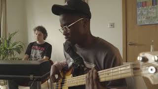 Mom Tudie Ft. James Berkeley - Doesn't Matter Why (LIVE)