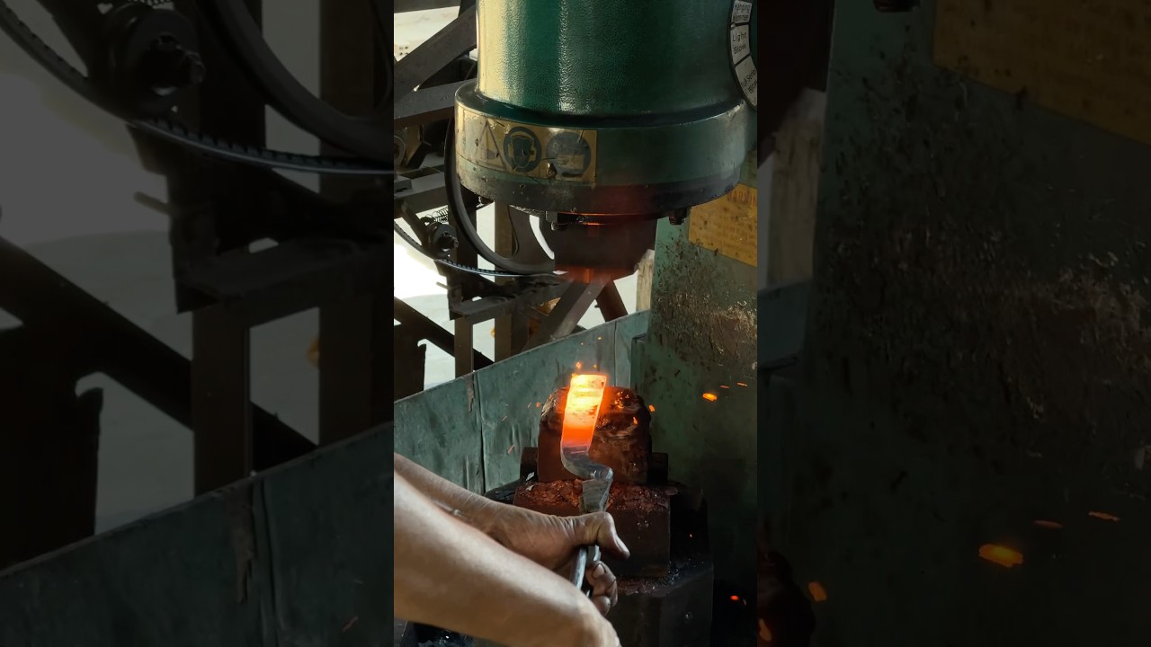 Knife making from blacksmith 