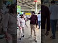 #देखिए अशोक सराफ अपनी पत्नी के साथ एयरपोर्ट पर नजर आए। #bollywooddazzle #StarsEverywhere