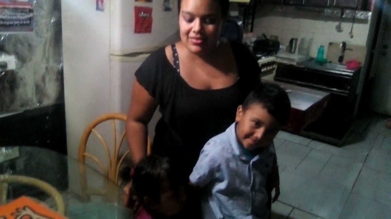 Fam. De sonora plus comiendo pizza en casita 2021 sonora plus