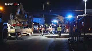 Bagger Rammt Eisenbahnbrücke Einsatz Nach Unfall Mit Aufgeladenem Minibagger In Edt Bei Lambach