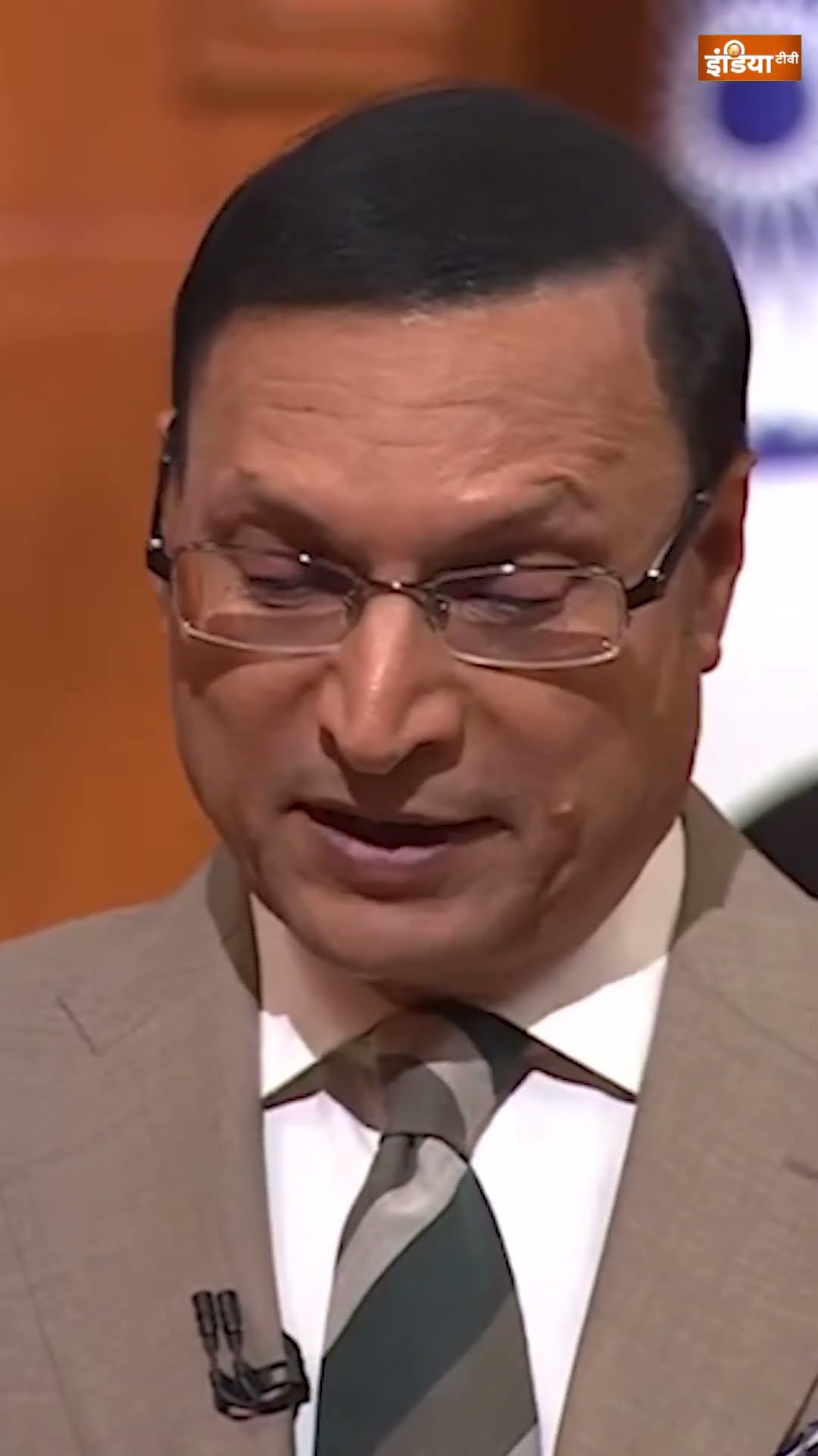 #smritiirani को #rahulgandhi परेशान क्यों करती है? #aapkiadalat #rajatsharma #indiatv