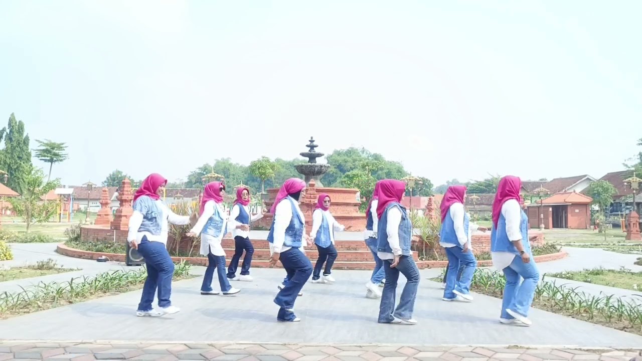 Kaka Tabola Bale | Wiwin Sudarwati(INA) | Happy Linedance | Jacson Zeran, Juan Reza & Deva Aurel