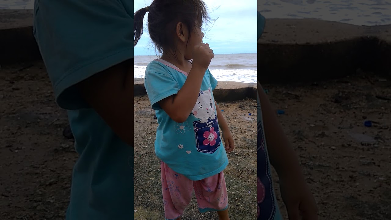 Lucu bernyanyi di pinggir pantai YouTube Lucu bernyanyi di pinggir pantai YouTube