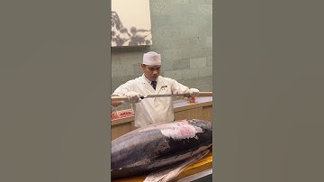 We watch a whole tuna be cut down into sashimi! 🐟🔪🍣 With @sisi.asih