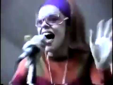 Deee-lite - 'Groove Is In the Heart' and 'What Is Love?' live