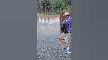 USPSA Classifier, shorts, speed shooting with mag change