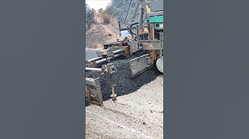Asphalt Paving Master: Speed ​​and Precision of a Machine