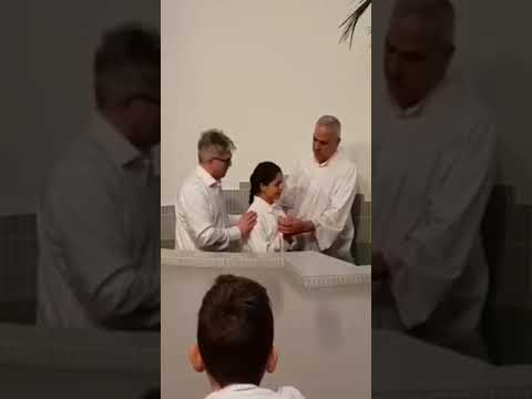 تصویری: چرا تعمید کودک در کلیسا بسیار گران است؟