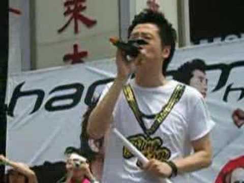 在 YouTube 上观看 庾澄慶-靜靜的live版
