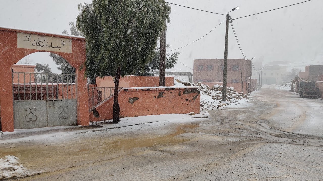  دوار أينغد بجماعة أنگال نواحي أمزميز يكتسي البياض   18/01/2026🌨️☃️ Angal . Amizmiz