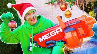 ГРИНЧ в РЕАЛЬНОЙ ЖИЗНИ и NERF Битва за НОВОГОДНИЕ ИГРУШКИ