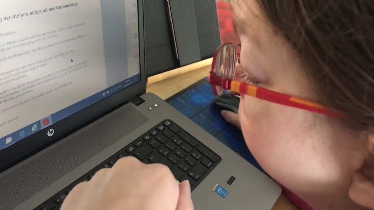 Isabelle in Homeoffice