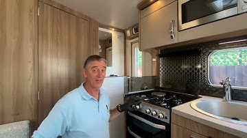 Thetford Oven demonstration in a 2020 Swift