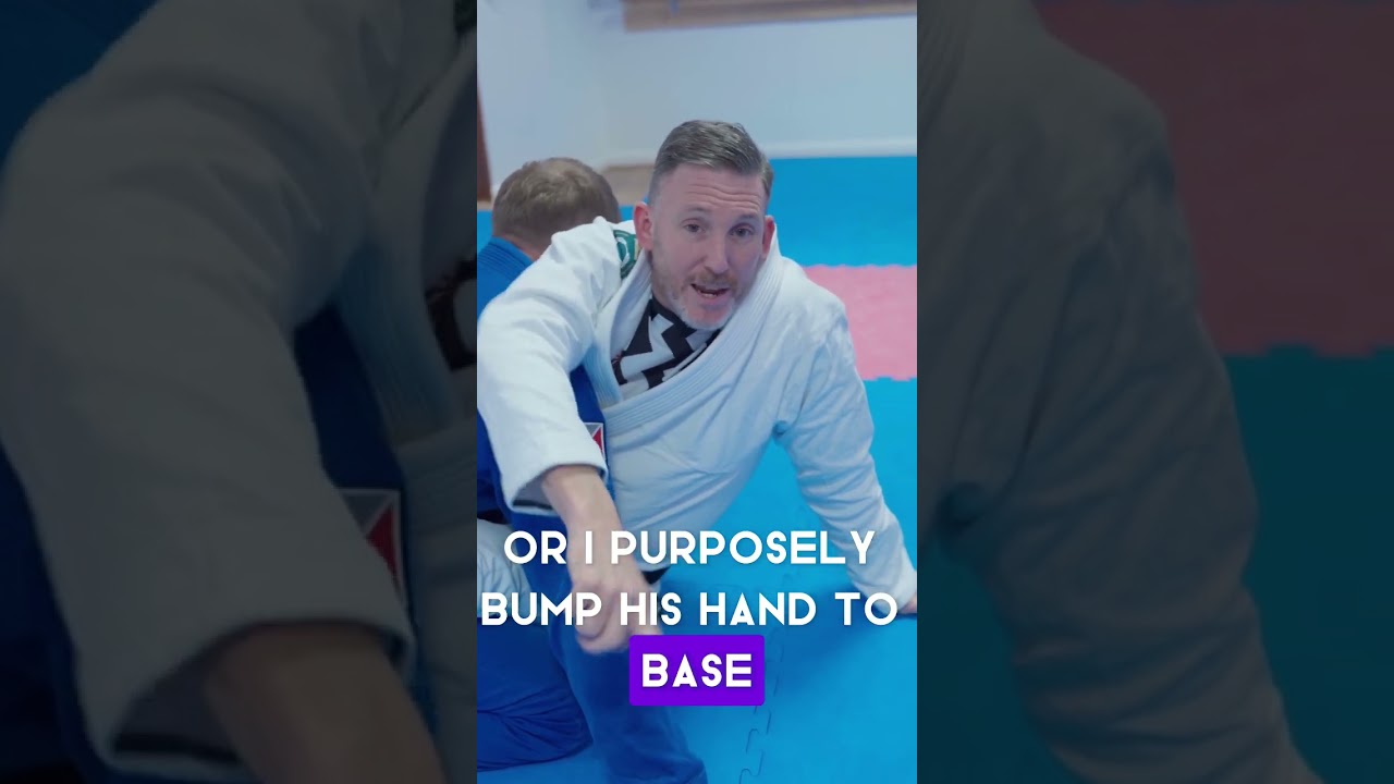 Hip Bump Sweep to Triangle Choke 🔥 #bjjsweep #trianglechoke #thegrapplelab