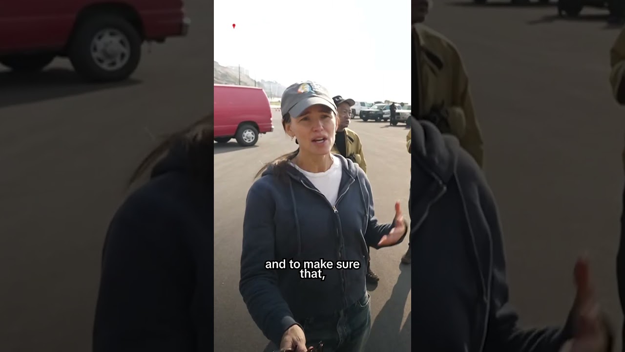 Jennifer Garner teams up with Chef José Andrés to help wildfire victims Jennifer Garner teams up with Chef José Andrés to help wildfire victims