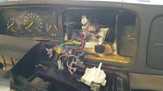 SAAB 900 Classic Convertible, Changing cracked dashboard.