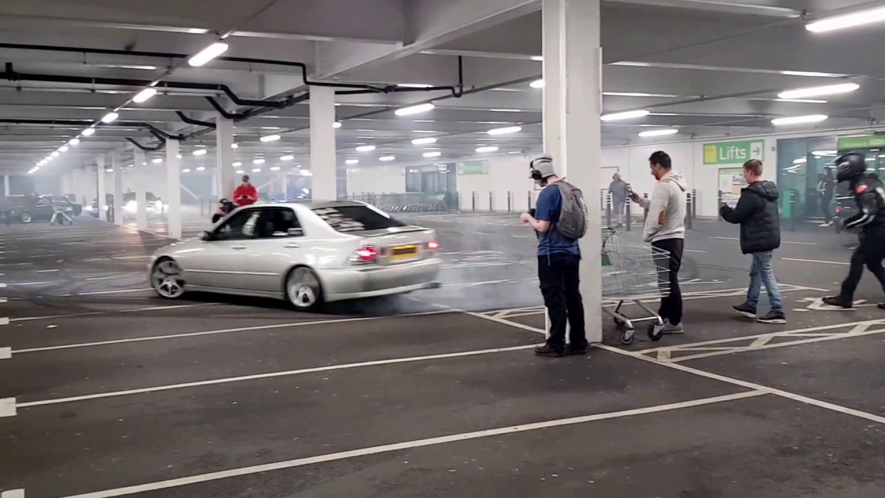 Lexus IS200 Drifting, Figure of 8's and Burnouts Car park London SHUTDOWN SiWays London