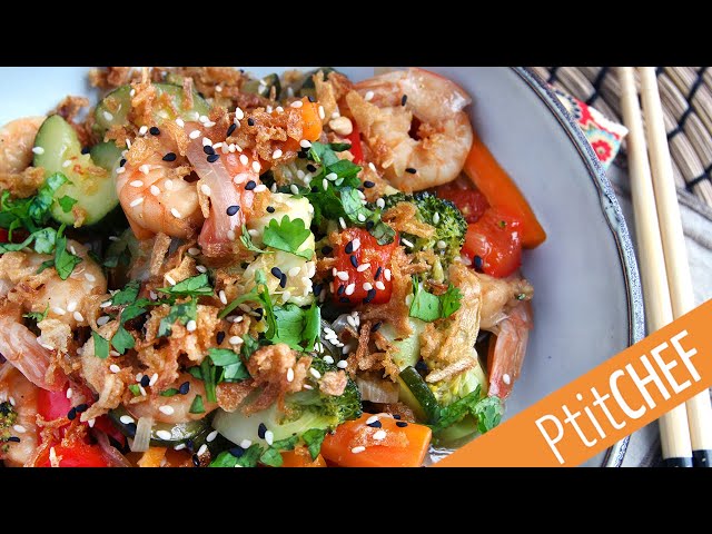 Riz thaï aux petits légumes et crevettes sautées - Recette Ptitchef