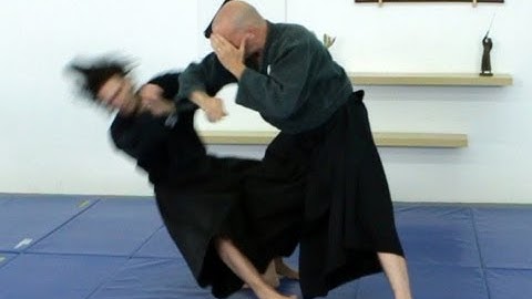 Tate empi, vertical elbow strike, basic - Ninjutsu technique for Akban wiki