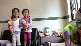 Aliza & Naomi 2016033002