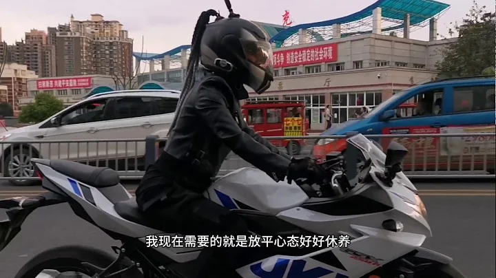 012集 .中国女孩骑机车被人带车撞翻，车祸现场惨烈，提醒大家路上千万注意 - 天天要闻