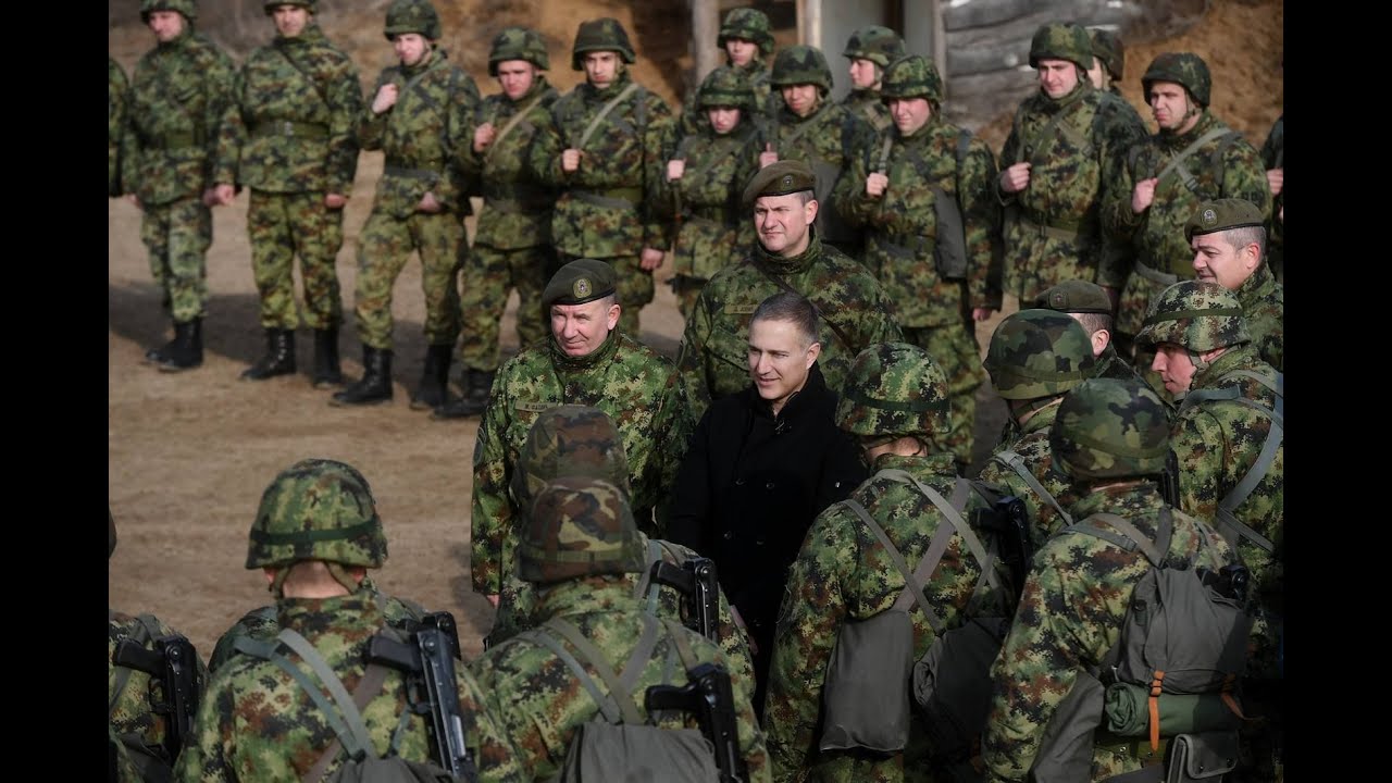 Ministar Stefanović obišao polaznike Kursa za podoficire Ratnog vazduhoplovstva i PVO